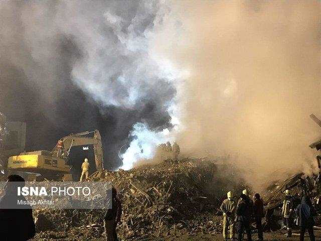 کشف و خروج دو جسد از زیر زمین موتورخانه پلاسکو/ استقرار 60 تیم فوریت پزشکی درمحل