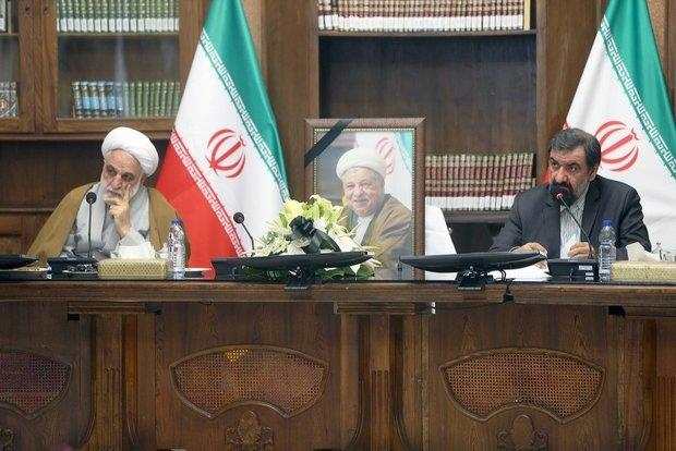تاکید دبیر مجمع تشخیص مصلحت بر کارآفرینی برای کمیته امدادی ها