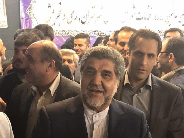 بازدید استاندار تهران از روند ثبت نام انتخابات شوراها