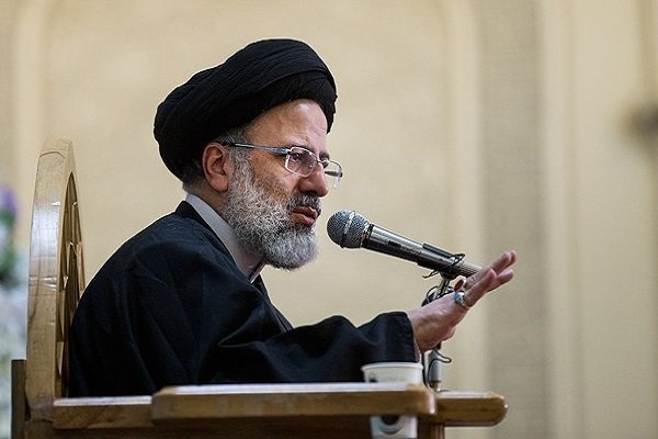 دعوت 60 چهره فرهنگی، مذهبی و اجتماعی مشهد از «رئیسی» برای نامزدی