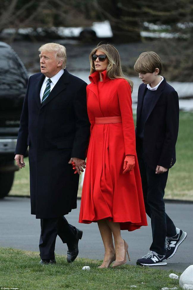 3F23674200000578-4410920-President_Donald_Trump_first_lady_Melania_Trump_and_their_son_Ba-a-86_1492148665461-w700