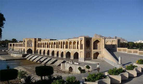 پل خواجو، زیباترین پل اصفهان بر روی زاینده رود