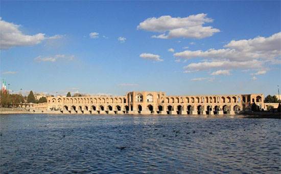 پل خواجو، زیباترین پل اصفهان بر روی زاینده رود
