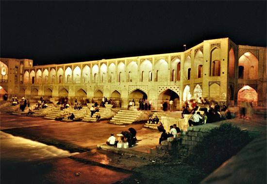 پل خواجو، زیباترین پل اصفهان بر روی زاینده رود