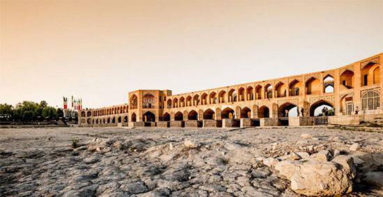 پل خواجو، زیباترین پل اصفهان بر روی زاینده رود