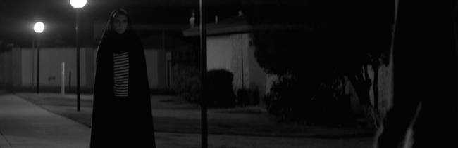 A Girl Walks Home Alone at Night – دختری که در شب تنها به خانه می رود ( 2014 )