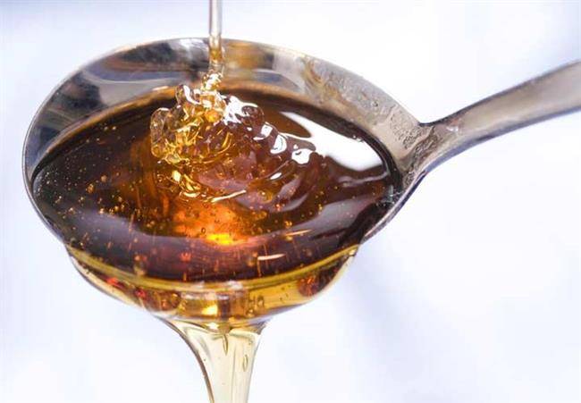 درمان خانگی سرفه خشک - عسل مانند یک مسکن عمل کرده و مخاط را نرم می کند.