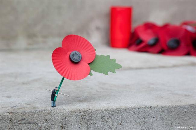 Slinkachu_poppy_Nov11_2_1000-w700