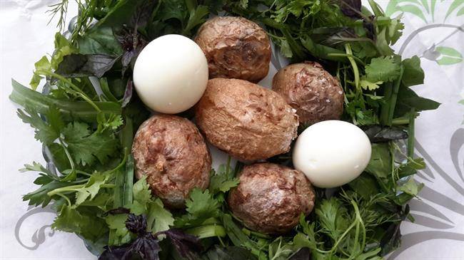 طرز تهیه سیب زمینی تنوری نمکی