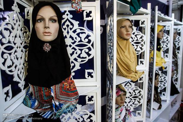 گواهی حضور به فعالان بخش عفاف و حجاب نمایشگاه قرآن اعطا می شود