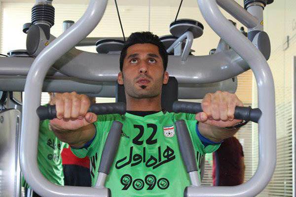 مظاهری و پهلوان با ذوب آهن تمدید کردند