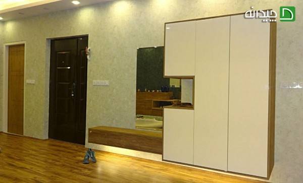 طراحی دیوار کنار در ورودی