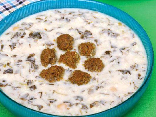 طرز تهیه آش دوغ با گوشت چرخ کرده