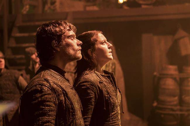 game-of-thrones-stormborn-theon-yara-greyjoy-w700