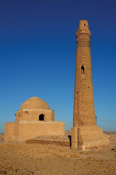 مقبره ارسلان جاذب و میل ایاز 