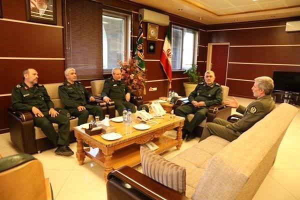 سرلشکر صفوی با وزیر دفاع و پشتیبانی نیروهای مسلح دیدار کرد