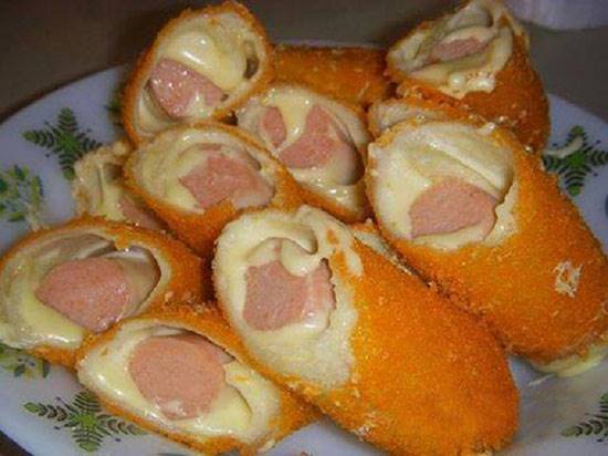 طرز تهیه رولت نان با سوسیس