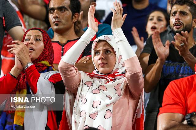 هواداران خانم پرسپولیس در رویای شش تایی کردن الهلال