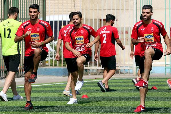 مهدی طارمی در تمرین تیم فوتبال پرسپولیس شرکت کرد