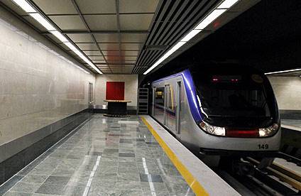 سرویس دهی خط 5 متروی تهران به تماشاگران شهرآورد 85