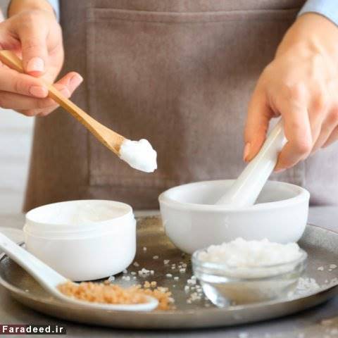 اسکراب شکر خانگی به همراه نارگیل، عسل و پرتقال