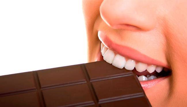 شکلات تلخ مانع از تجمع پلاک روی دندان می‌شود.