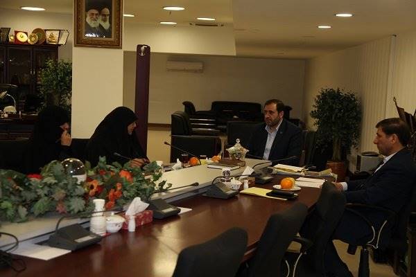 بررسی نقش زنان در انقلاب اسلامی و دفاع مقدس