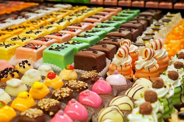 چرایی هوس خوردن خوراکی‌های شیرین