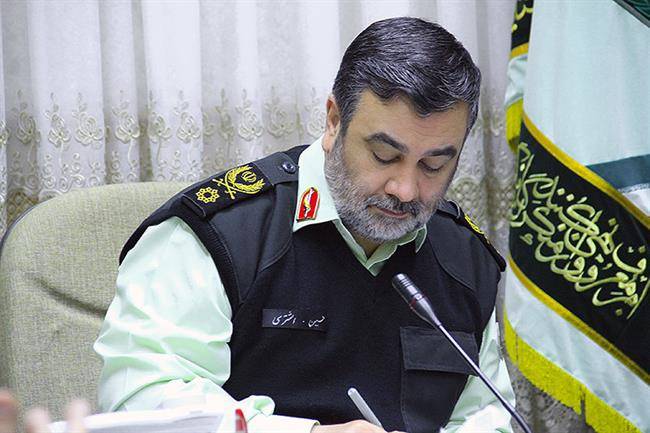 فرمانده هان انتظامی استان ها و شهرستان ها با مخلان امنیت مردم با قتدار برخورد کنند