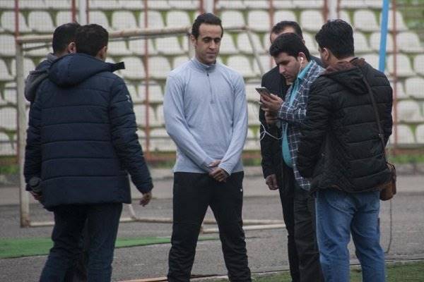 صحبت های رحمتی با کریمی و تشویق یک پرسپولیسی توسط استقلالی ها