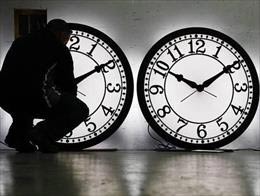 چرا باید ساعت‌هایمان را یک ساعت به جلو بکشیم؟