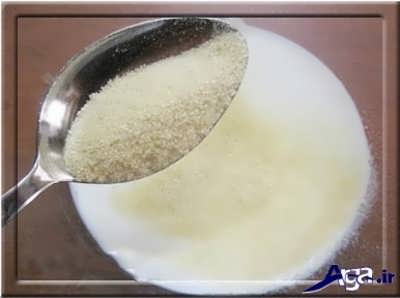 مخلوط کردن شیر با پودر ژلاتین