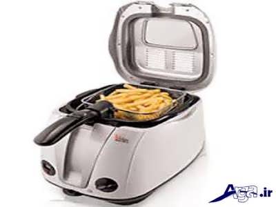 قرار دادن سیب زمینی ها در سرخ کن