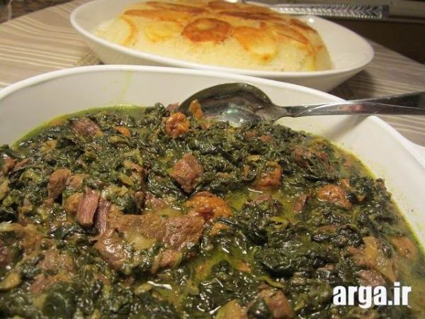 تزئین خورشت آلو اسفناج