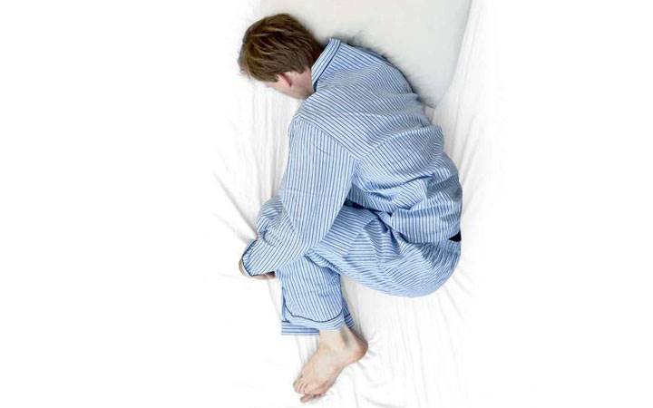 بهترین مدل خوابیدن برای رفع کمردرد چیست؟