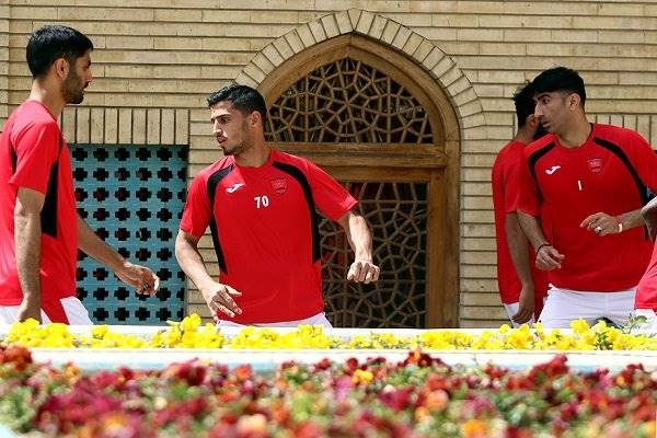 نرمش صبحگاهی سرخپوشان در اصفهان
