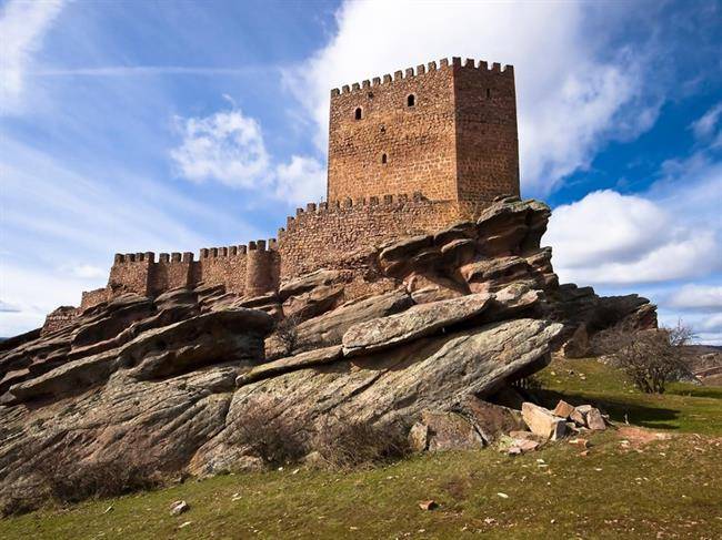 برج شادی Tower of Joy : قلعه زافرا یا کاستیلو دو زافرا Castillo de Zafra در اسپانیا