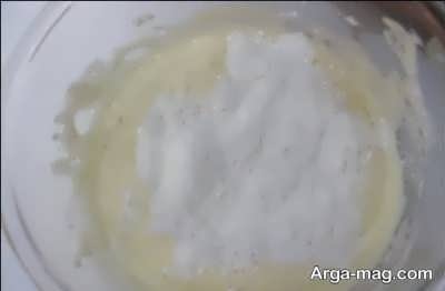 اضافه کردن آرد به مایه پنکیک