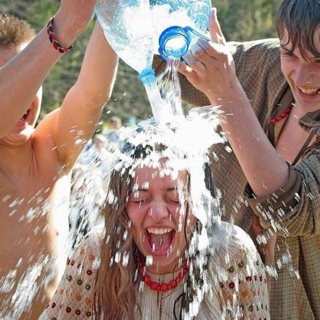 در سفر به لهستان در ایام برگزاری مراسم Śmigus Dyngus، حتما چتر ببرید