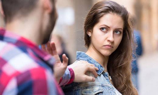 ایستاده رو به روی هوس