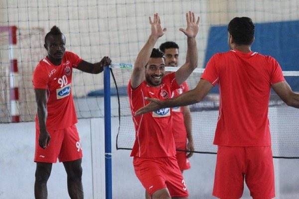 مدافع پرسپولیس به بازی با پدیده می‌رسد