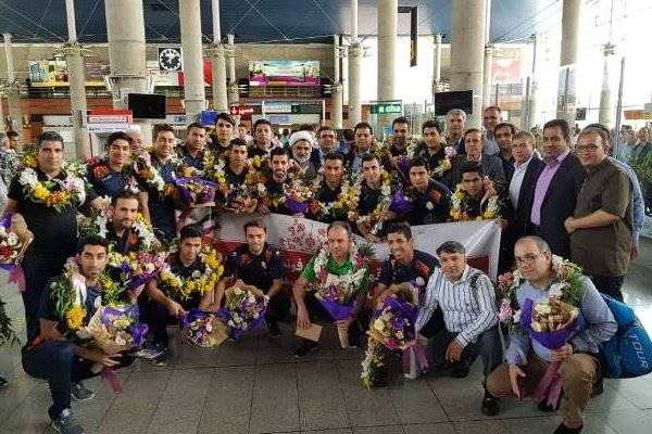 تیم فوتسال مس به ایران بازگشت