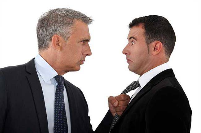 به همکارتان بگویید که میدانید درصدد است وجهه شما را خراب کند