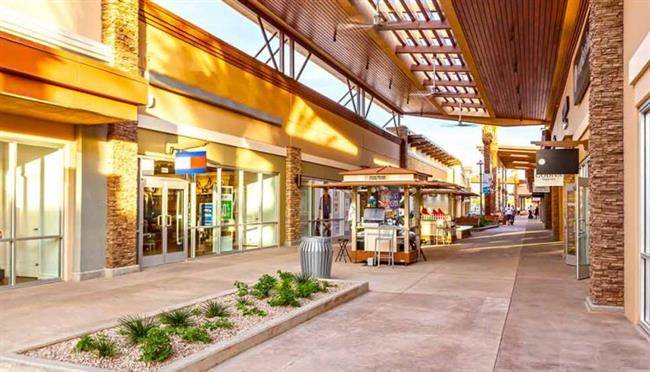 outlet چیست