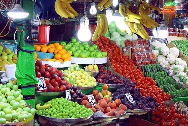 دلال ها، عامل افزایش قیمت میوه و تره‌بار/ کمبود نداریم