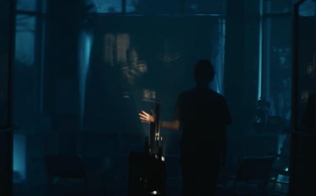بررسی فیلم I Think We're Alone Now