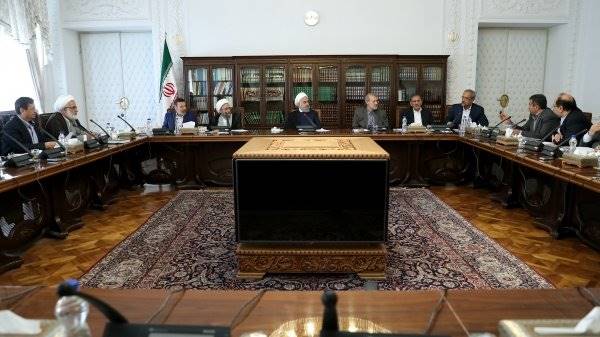 انتشار اوراق مشارکت ارزی و اجرای عملیات بازار باز/امتیاز اقامت 5 ساله برای سرمایه گذاران خارجی