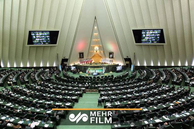 نماینده مجلس: متن کامل برجام را نخوانده ام اما از آن دفاع می کنم!