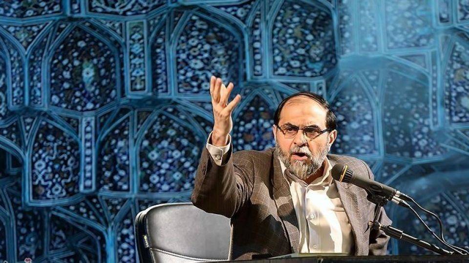 سخنران پیش از خطبه های نماز جمعه تهران؛			ازغدی: انتقاد را سرکوب نکنید/ نماز جمعه تریبون تکرار و کلی گویی بی فایده نیست/ رهبری هم باید پاسخگوی اختیارات خودش باشد/نهادهای حکومت در سه قوه و منصوب، باید شفاف و مسئولیت پذیر باشند