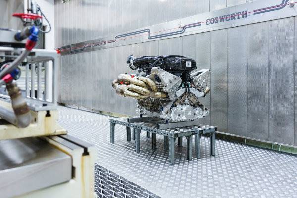 c2b5cc44-aston-martin-valkyrie-v12-engine-13